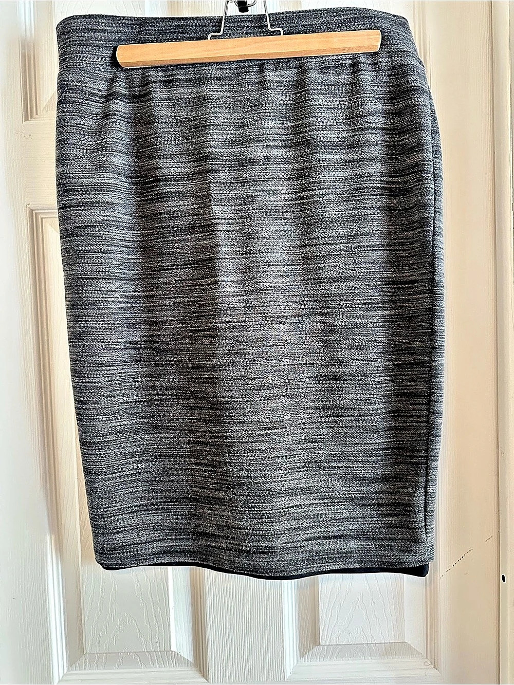 Reitmans Women’s Pencil Skirt in Gray & Black Size large Like New